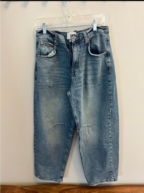 BDG High-Rise  barrel Blue Jeans